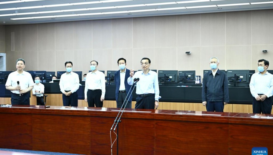 Chinese premier stresses smoothing transportation and logistics, stabilizing economy