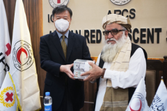 Çin Kızılhaç Derneği’nden Afgan Kızılay’ına deprem yardım malzemeleri