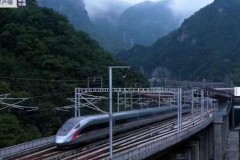 Çin’de saatte 350 kilometre hız yapılan demir yolunun uzunluğu 3 bin 200 kilometreye çıkarıldı